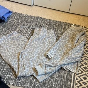 Colsie Light Gray Textured Lounge Set